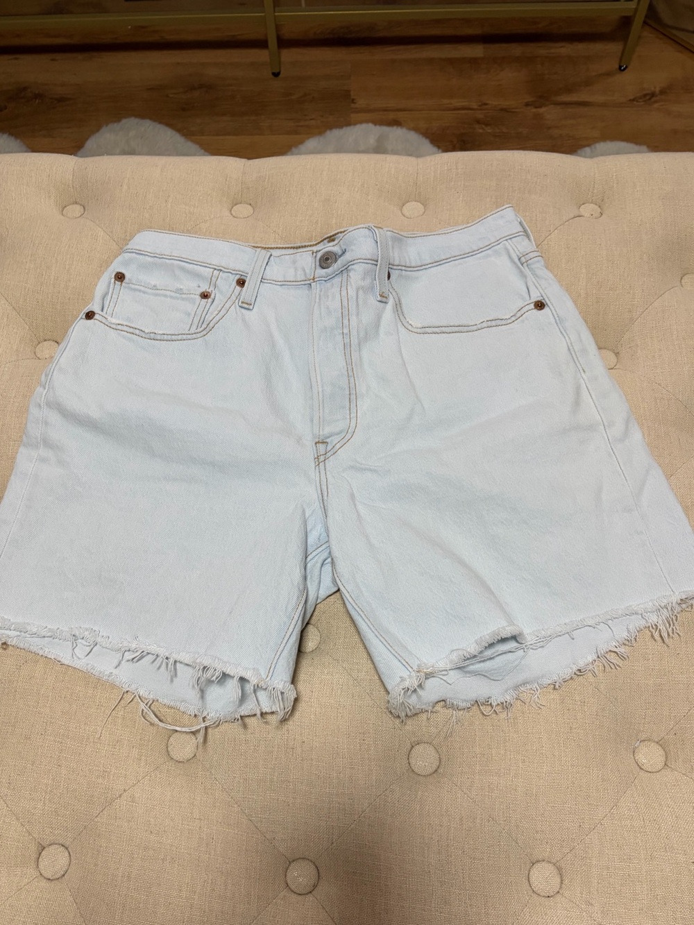 Women’s Levi’s 501 Buttonfly Light Wash Denim Frayed Shorts-30